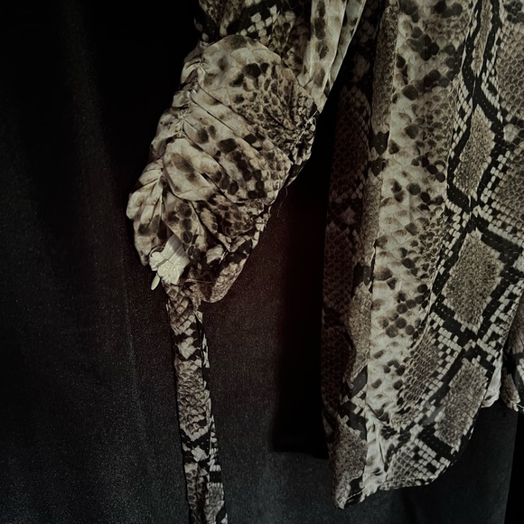 Brand Missguided. Size 22. Mini dress/long top. Snake skin print. Polyester - Picture 5 of 12